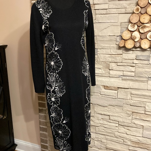 Dress - Picture 1 of 3
